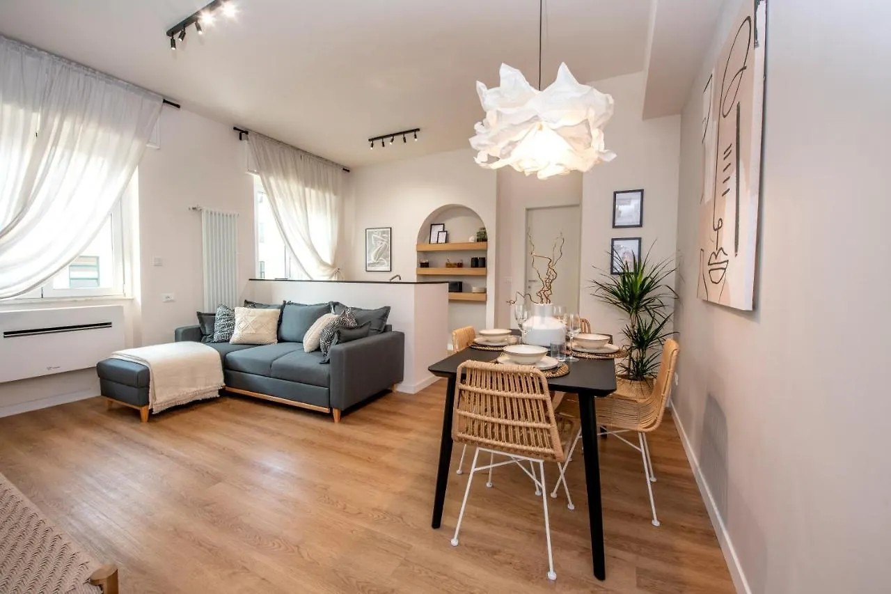 Ma & Ma Luxury Apartment: Beachfront Retreat with Private Parking Sestri Levante
