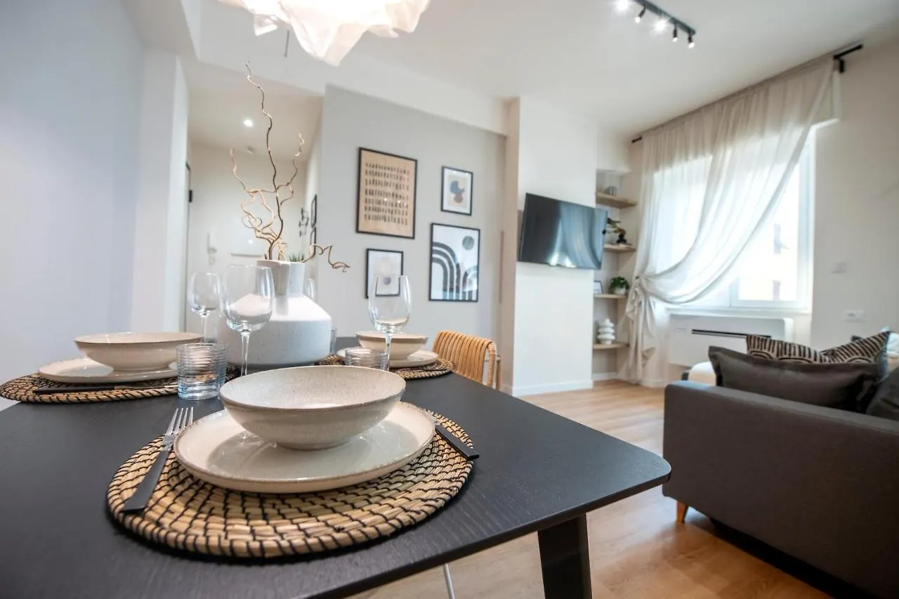 Ma & Ma Luxury Apartment: Beachfront Retreat with Private Parking Sestri Levante 0*,  Italy