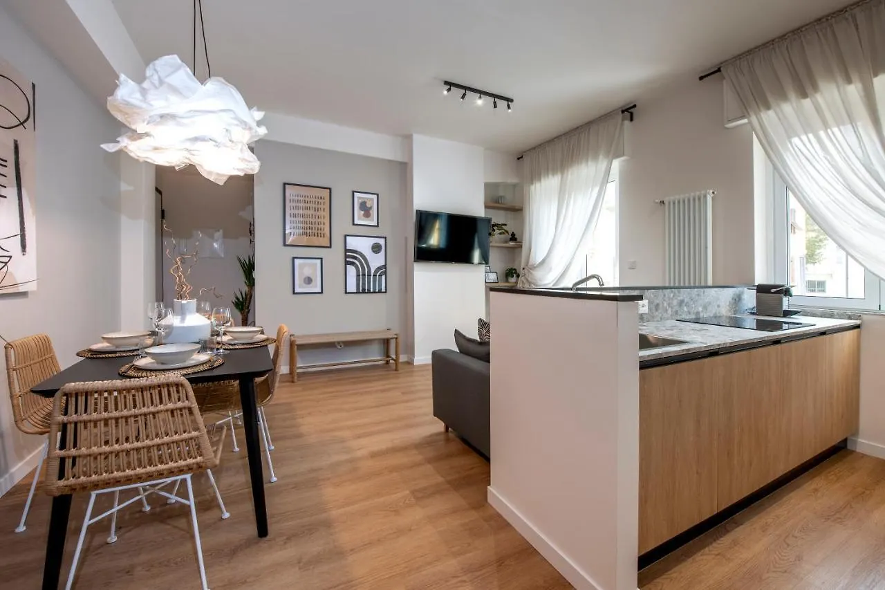 Ma & Ma Luxury Apartment: Beachfront Retreat with Private Parking Sestri Levante